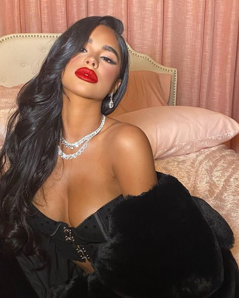 Amaya Colon on Instagram: “@fashionnova Almost that time .. ❤️🌹 fashionnnovapartner” Clean Red Lipstick Makeup, Elegant Makeup Looks Classy Red Lip, Old Hollywood Glam Makeup, Red Lips Outfit, Old Hollywood Makeup, Bridgerton Experience, Hollywood Glam Hair, 33 Birthday, Red Makeup Looks