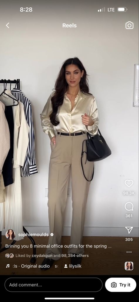 Beige Silk Blouse Outfit, Satin Shirt Outfit, Silk Blouse Outfit, Pantalon Boyfriend, White Pants Outfit, Satin Bluse, Silk Blouses, Beige Shirt, Hacks Clothes