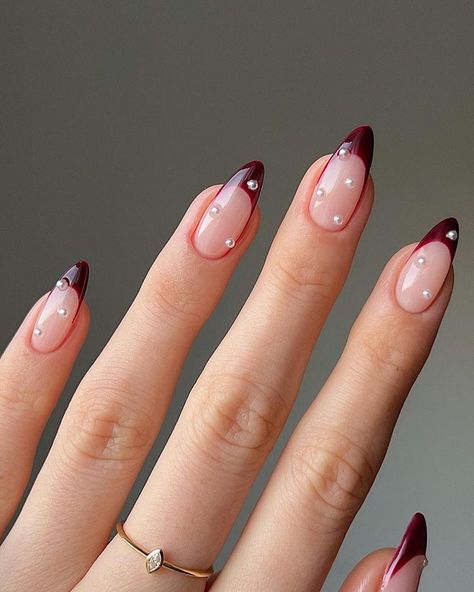 Red And Pearl Nails, Red Minimalist Nails, Red Wine Nails Design, November Nails Almond, Hailey Nails, Jel Nails, Cherry Wine Nails, Business Nails, Wine Nails