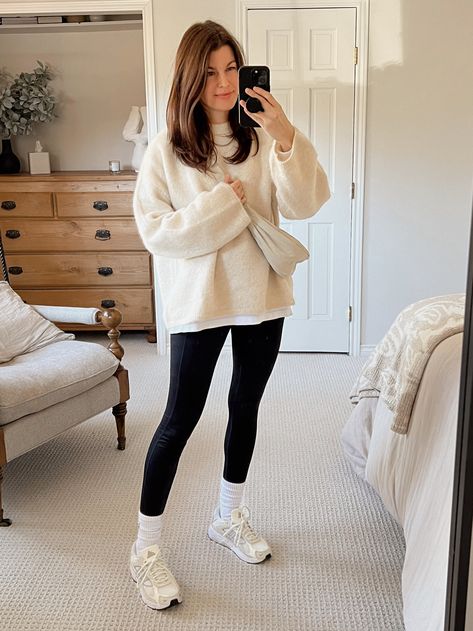 White Sweater Leggings Outfit, Legging And High Socks Outfit, Simple Leggings Outfit Winter, Leggings With High Socks Outfit, Cozy Sweats Outfits, Styling Leggings Winter, Legging Sweater Outfit, Leggings Socks Outfit, Crew Socks Outfit Leggings