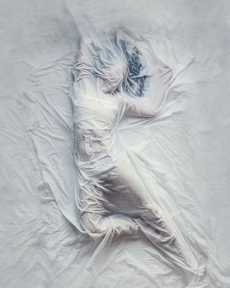 White Sheets, Conceptual Photography, Foto Art, A Level Art, Dark Photography, Fashion Portrait, Foto Inspiration, Dark Beauty, Akita