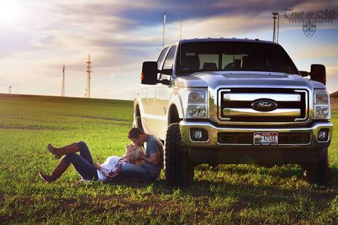 Cute couple with Ford Truck. Truck Photoshoot Ideas, Truck Couple, Country Couple Pictures, Nice Couple, Country Trucks, Country Couples, Couples Pictures, Cute Couple Quotes, Couple Picture Poses