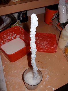 Hot ice, scientifically known as sodium acetate, is a liquid that will turn solid at the slightest provocation. Touching it with your finger, bumping it too hard, or speaking a few angry words will cause it to spring from a clear, water-like state into solid ice-like crystals. Vetenskapliga Experiment, Science Experience, Angry Words, Vinegar And Baking Soda, Holiday Science, Steam Science, Science Club, Science Party, Kid Experiments