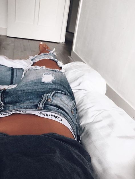 Calvin Klein Under Jeans Outfit, Ck Under Wear Women Outfit, Calvin Klein Jeans Aesthetic, Calvin Klein Sports Bra Outfit Aesthetic, Under Wears Woman Calvin Klein, Lazy Hairstyles, Ck Jeans, Toned Women, Aesthetic Fits