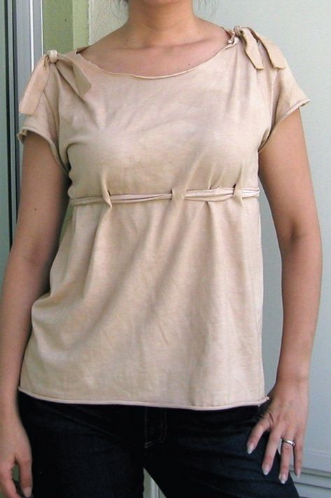 remade tee Clothing Flips, Diy Clothes Refashion Shirts, Clothing Makeovers, Clothing Refashion, Recycle Projects, Old Tee Shirts, Clothing Projects, Diy Clothes Videos, Diy Tops