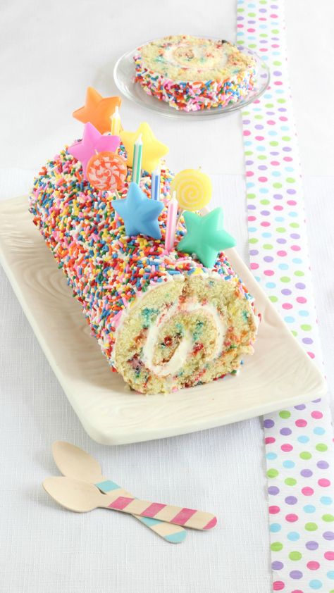 Sprinkles Roll Cake Oreo Desserts, Easy Dessert Recipes Quick, Pastel Cupcakes, Cake Roll Recipes, Quick Dessert Recipes, Confetti Cake, Dessert Party, Healthy Desserts Easy, Chocolate Dessert Recipes