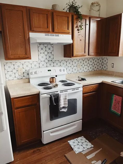 Rent Friendly Backsplash, Renter Friendly Backsplash, Removable Backsplash Rental Kitchen, Renter Friendly Kitchen Counter, Kitchen Backsplash Renter Friendly, Straight Edge, Renter Friendly, Tile Backsplash, Backsplash