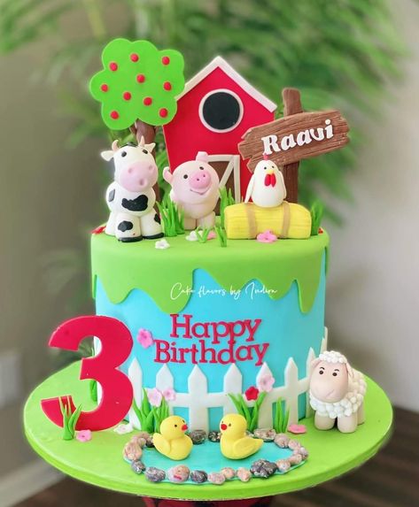 Old Mcdonald Cake Farm Theme, Three I E I O Cake, Farm Cakes For Boys, Mc Donald Birthday, Animal Cakes For Kids, Farm Cakes, Farm Animal Cake, Kue Fondant, Barnyard Cake