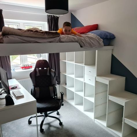 Using 2 IKEA Kallax units, Trofast shelving unit and Micke desk, I created a loft bed - gaming station for my son. Loft Bed Studio Apartment, Wall Shelves Ideas, Ikea Loft, Lofted Dorm Beds, Ikea Loft Bed, Decor Corner, Loft Beds For Small Rooms, Apartemen Studio, Små Rum Lidt Plads