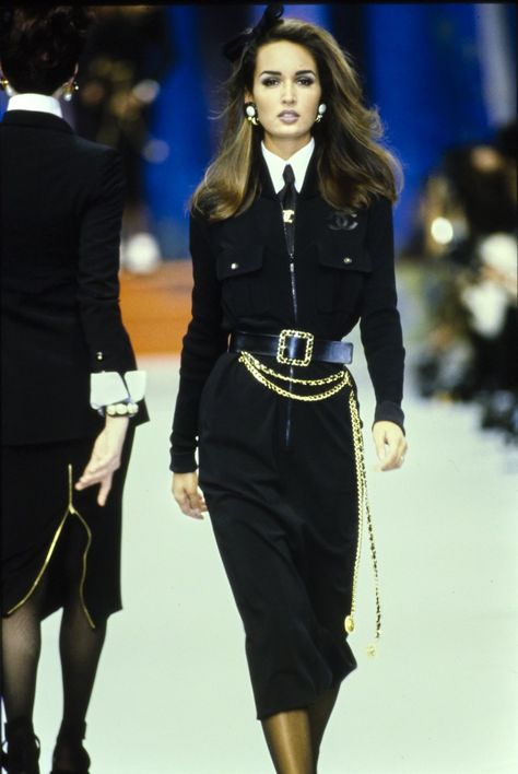 Runway Fashion Chanel, 90s Quotes, Runway Fashion Aesthetic, Runway Fashion Dresses, Runway Fashion 2020, 90s Chanel, Chanel Runway, 90s Runway Fashion, Runway Fashion Couture