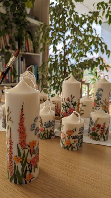 Painting With Wax On Candles, Painting With Candles, Painted Flower Candles, Cute Business Decor, Hand Painting Candles, Diy Candle Painting Ideas, Candle Painting Inspiration, Hand Painted Pillar Candles, Pillar Candle Painting