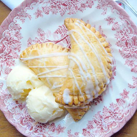 Baked Apple Hand Pies, Fried Fruit Pies, Fried Fruit, Fruit Hand Pies, Fried Pie, Blackberry Dessert, Powdered Sugar Glaze, Individual Pies, Fruit Pies