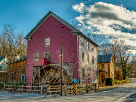 The Charming Small Town In Virginia That Was Named After Natural Mineral Springs Small Town Names, Cumberland Gap, Omni Hotel, Natural Mineral Water, Warm Springs, Western Town, Virginia Travel, Thermal Spa, Town Names