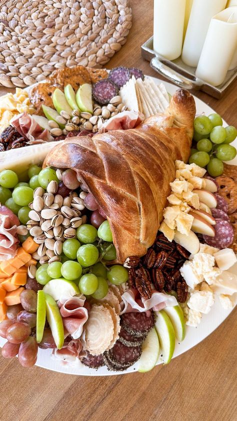 THANKSGIVING BAKED CORNUCOPIA BOARD // This is the definition of so easy but so impressing! I have ALWAYS wanted to make one of these for… | Instagram Bread Cornucopia, Samantha Bauchmann, Pillsbury Pizza Dough, Biscuit Snacks, Pillsbury Pizza, Thanksgiving Charcuterie, Thanksgiving Cornucopia, Friendsgiving Food, Thanksgiving Appetizer Recipes