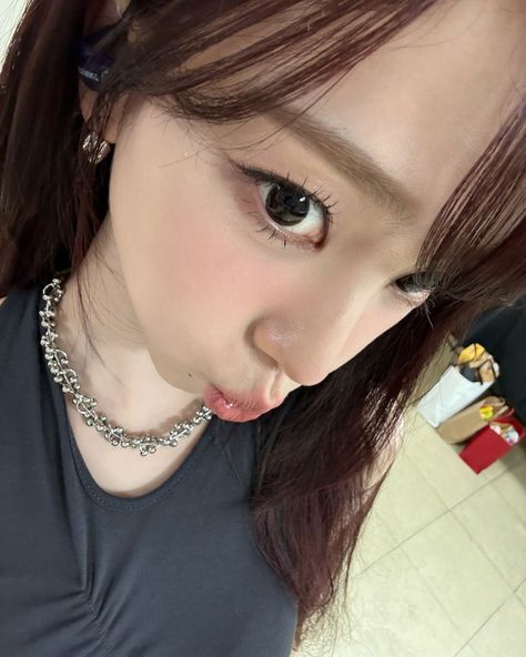 karina aespa selca instagram update icon pfp
#karina #카리나 #aespa Yu Jimin, Hello Kitty Cake, Karina Aespa, Indie Pop Music, October 19, Hot Mess, Black Mamba, I Love Girls, Korean Makeup