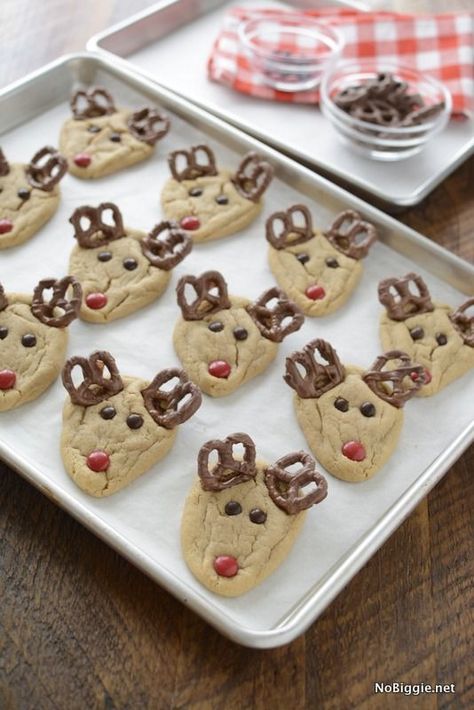 easy peanut butter rudolph cookies | NoBiggie.net Rudolph Cookies, Cookies Dough, Christmas Cookie Party, Cute Christmas Cookies, Christmas Cookie Exchange, Holiday Snacks, Easy Peanut Butter, Cookie Party, Cookie Exchange