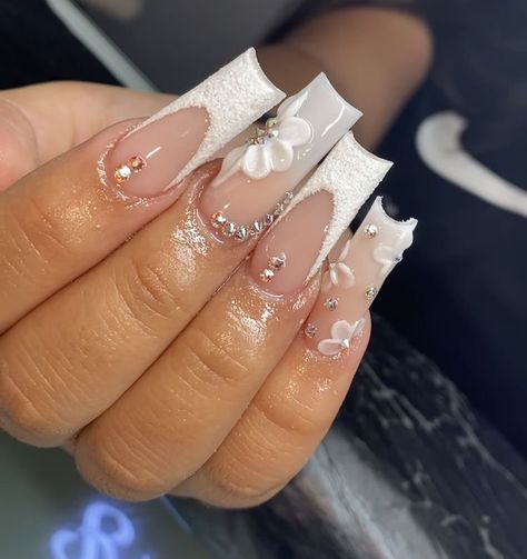 Quince Nail Ideas, White Quince Nails, Quince Nails Short, Acrylic Nails With Gems, Exotic Birthday Nails, Short Quince Nails, Quinceañera Nails, Quince Nails, Quinceanera Nails