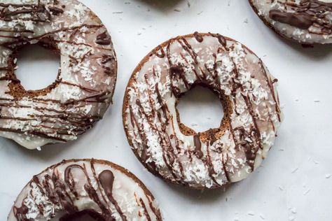 3 chocolate coconut donuts Keto Chocolate Coconut, Peanut Butter Mousse, Pumpkin Chocolate Chip Muffins, Low Carb Sweeteners, Chocolate Mug Cakes, Paleo Chocolate, Keto Chocolate, Carbohydrate Diet, Keto Cheesecake