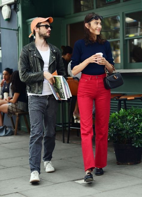 Alexa Chung Summer, Alexa Chung Tumblr, Daily Alexa Chung, Tom Sturridge, Alexa Chung Style, Street Syle, Colored Pants, Notting Hill, Alexa Chung