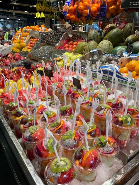 Barcelona Food Market, Barcelona Spain Food, Calella Barcelona, Barcelona Spain Aesthetic, Barcelona Market, Brunch Barcelona, Spain Vibes, Summer Barcelona, Barcelona Bucket List