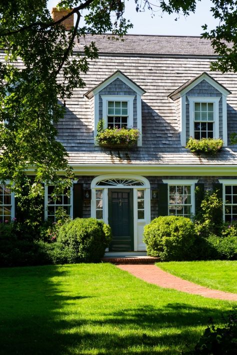 10 Favorite Homes with Plenty of Curb Appeal House Curb Appeal, Shingled House, Craftsman Bungalow Exterior, Patrick Ahearn Architect, Cape Cod House Plans, Patrick Ahearn, Shingle House, Nantucket Style, Small Cottage Homes