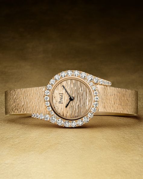 The Limelight Gala Precious 26mm watch in sumptuous 18K rose gold, engraved with a Décor Palace finish, set with 38 brilliant-cut diamonds.
Limelight Gala is the symbol of Piaget’s sophistication, where watchmaking and jewellery collide into flamboyance.

#Piaget #Piaget150 #HouseOfGold #LimelightGala Korea Town, House Of Gold, High Jewelry, Brilliant Cut Diamond, 18k Rose Gold, Luxury Watches, Jewelry Inspiration, Palace, Angeles