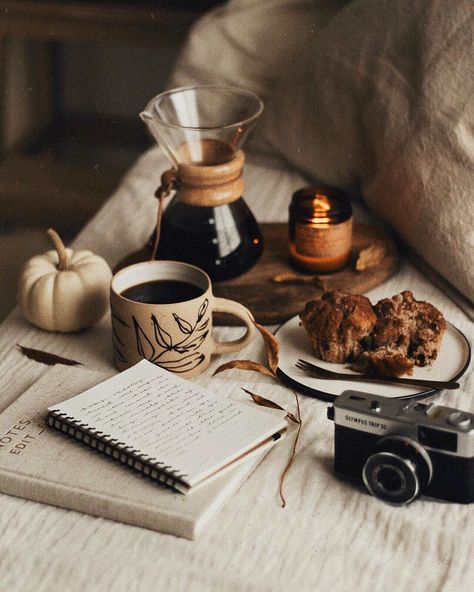 Polly Florence on Instagram: “Mornings like these 🍂☕️ Although not every morning really looks like this at this time of year I try to schedule in as many slow, cosy…” Dark Academia Food, Polly Florence, Hello Morning, Fall Mood, Ideal Life, Moody Photography, Coffee Games, Gourmet Coffee, Cozy Aesthetic