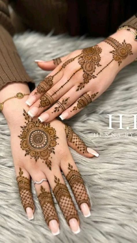 Mehandi Designs Unique Simple, Elegant Mehndi Designs Unique, Simple Unique Mehndi Designs, Elegant Henna, Hena Designs, Mehandi Designs Easy, Mehedi Design, Henna Inspo, Reel Dance