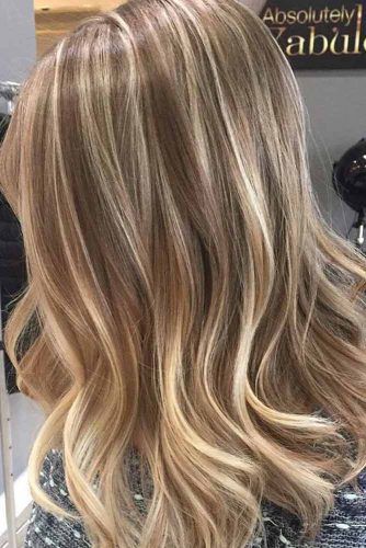 Light Brown Hair With Ash Blonde Highlights, Stripey Hair Blonde Highlights, Stripey Highlights Hair, Medium Blonde Highlights, Blonde Balayage Hair, Medium Bob Haircut, Medium Bob, Medium Bob Hairstyles, Brown Hair With Blonde Highlights