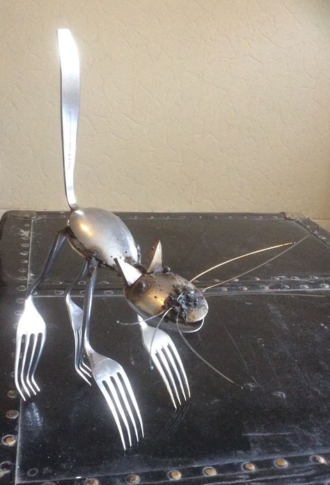 Weld Sculpture, Cutlery Crafts, Silver Ware, Metal Figures, Cutlery Art, Silverware Crafts, Fork Jewelry, Silverware Art, Diy Bird Feeder