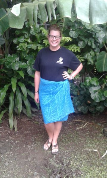 Samoan clothing Samoan Recipes, Samoan Clothing, Samoan Food, Walking Around The City, Island Wear, Dress Appropriately, Hawaiian Style, Hanging Out, Women Clothing