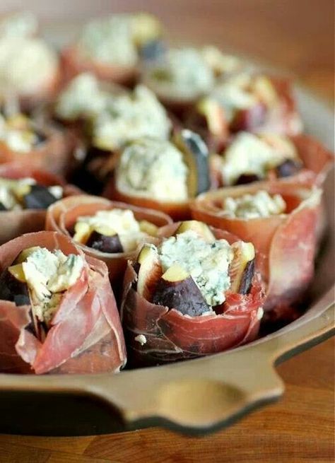 Fig starter, Split fig in 3rds part way down. Fill with lump of gorgonzola, wrap in prosciutto. Yum. Figs Blue Cheese, Stuffed Figs, Figs Recipe, Prosciutto Wrapped, Dinner Club, Fig Recipes, Cheesy Recipes, Cheese Stuffed, Small Bites