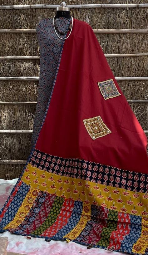 Patch Work Dupatta Designs, Navratri Dupatta Designs, Cotton Dupatta Designs, Patch Work Dupatta, Patchwork Dupatta, Handwork Dupatta, Lengha Blouse Designs, Dupatta Designs, Sleeveless Blouse Designs