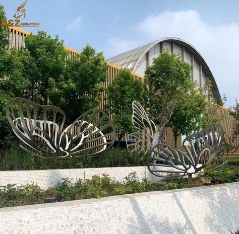 Sculpture Art Outdoor, Metal Art Butterfly, Butterfly Installation Art, Garden Sculptures & Statues, Butterfly Garden Ideas, Metal Animal Sculptures, Large Garden Sculpture, Sports Sculpture, Butterfly Installation