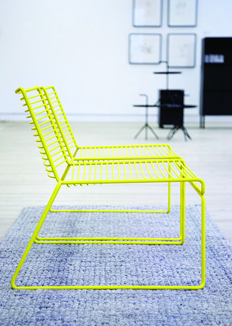 Wire and mesh chair by Hay Hay Hee Chair, Hay Hee Lounge Chair, Hay Chair, Yellow Chair, Lounge Chair Design, Diy Chair, Lounge Sofa, Lounge Chair Outdoor, Metal Chairs