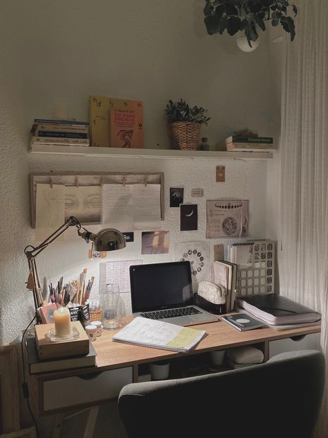 #aesthetic #tumblr #grunge #dark #sage #brownaesthetics #room #inspire #inspiring #vintage #homework #university #universidad #art #aestheticroomdecor #decor Study Corner, Study Desk Decor, Uni Room, Desk Inspiration, Study Room Decor, Room Desk, Desk Ideas, Minimalist Room, Aesthetic Rooms