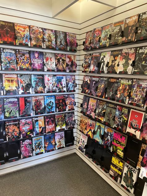 Dream Comic, Comic Display, Comic Book Storage, Gamer Setup, Book Wall Art, Comic Book Store, Video Store, Book Wall, Comic Store