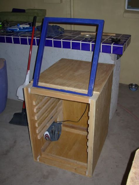 DIY exposure unit and screen drying box - T-Shirt Forums Screen Print Drying Rack Diy, Diy Drying Rack, Studio Hacks, Drying Cabinet, Silk Screen Printing Diy, Prestige Worldwide, Screen Printing Supplies, Screen Printing Studio, Diy Screen