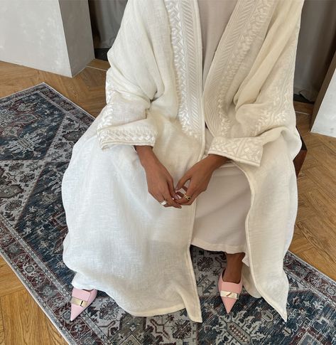 White Abaya, Abaya Designs Latest, Abaya Outfit, Abaya Style, Party Wear Gown, Traditional Look, Moroccan Fashion, Muslim Women Fashion, Mode Abaya