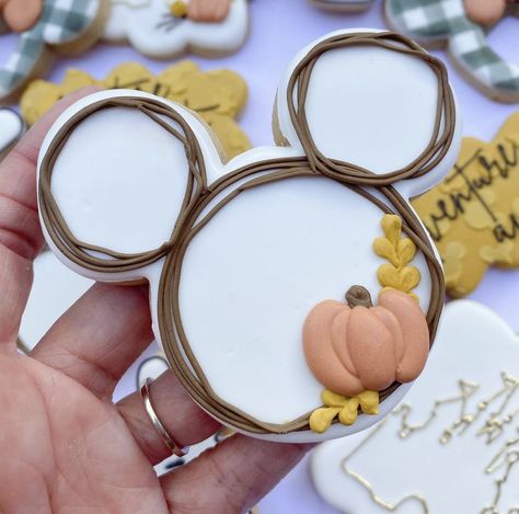 Cookie Decorating Business, Fall Decorated Cookies, Mickey Mouse Cookies, Cookie Decoration, Disney Cookies, Themed Food, Thanksgiving Cookies, Halloween Cookie, Sugar Cookie Designs