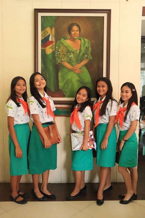 Girl Scouts Of The Philippines, Girl Scout Costume, Girl Scout Promise, Girl Scout Uniform, Girl Scout Juniors, Scout Uniform, World Thinking Day, Girl Guide, Iphone Wallpaper Classy