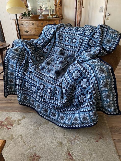 Crochet Blanket Aesthetic Indie, Blue And White Blanket, Blue White Crochet, Crochet Square Blanket, Crochet Granny Square Blanket, Crochet Business, Crochet Clothing And Accessories, Crochet Inspo, Crochet Goodies