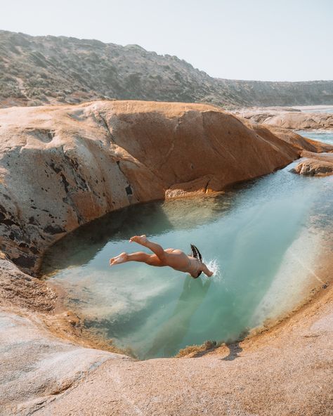 A must do on your Australia Trip, is to visit to the secret rock pools in Smokey Bay, South Australia! South Australia Aesthetic, Western Australia Travel Aesthetic, Petosky Stone, Australia Nature, Eyre Peninsula, Australia Aesthetic, 2023 Moodboard, Wave Rock Western Australia, Coral Bay Western Australia