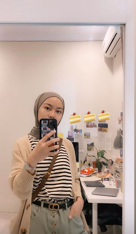 Ootd Hijab Simple, Outfit Hijab Casual, Hijab Dress Party, Simple Casual Outfits, Hijab Style Casual, Casual Hijab Outfit, Stripe Outfits, Hijab Chic, Ootd Hijab