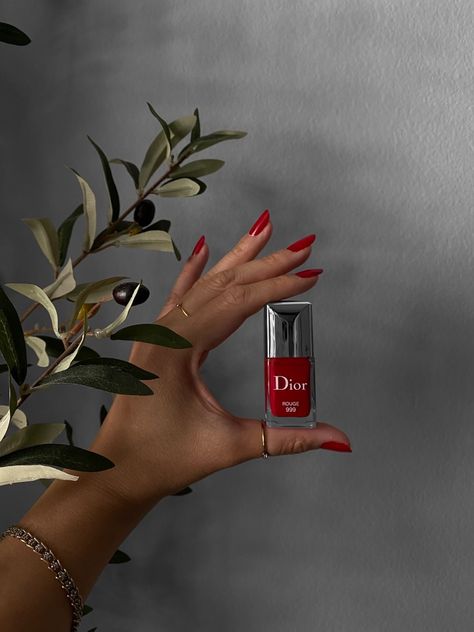 Holiday Red Nails, Holiday Nails Short, Red Holiday Nails, Deep Red Nail Polish, Christmas Nail Colors, Deep Red Nails, December Nails, Red Polish, Pink Manicure