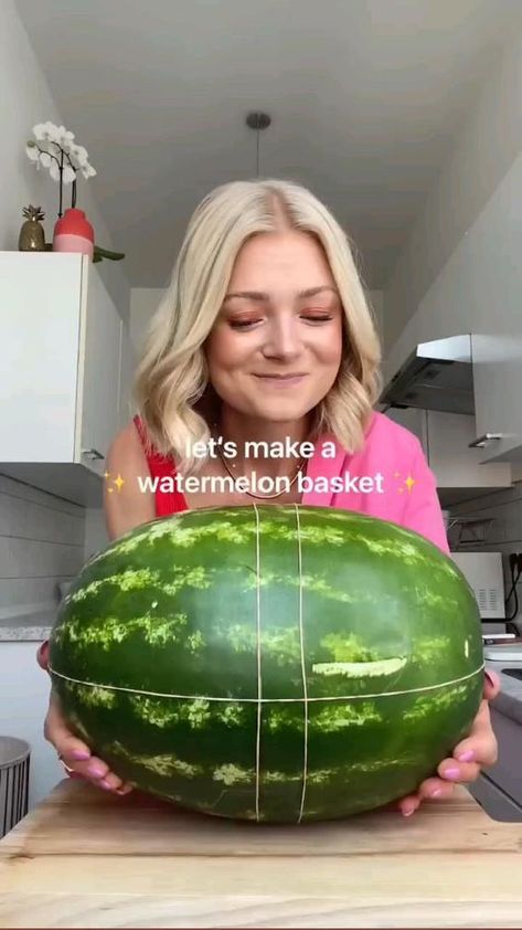 Watermelon Basket, Make Smoothies, Amazing Food Hacks, Decorações Com Comidas, Amazing Food Decoration, Food Content, Food Carving, Easy Food Art, Orange Garland