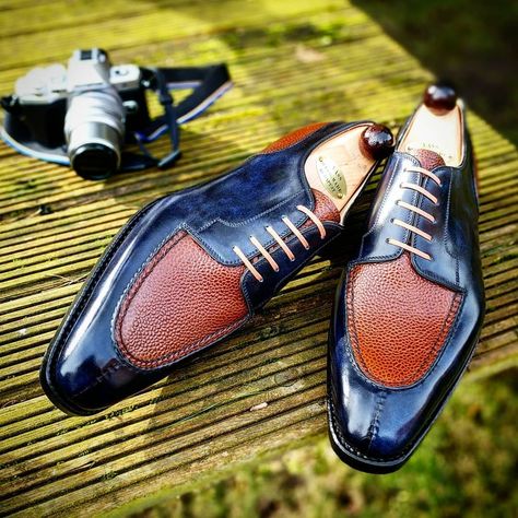 Elegant Men Style, Ascot Shoes, Alligator Dress Shoes, How To Walk, Gentleman Shoes, Dressy Shoes, Oxford Dress Shoes, A Gentleman, Elegant Man