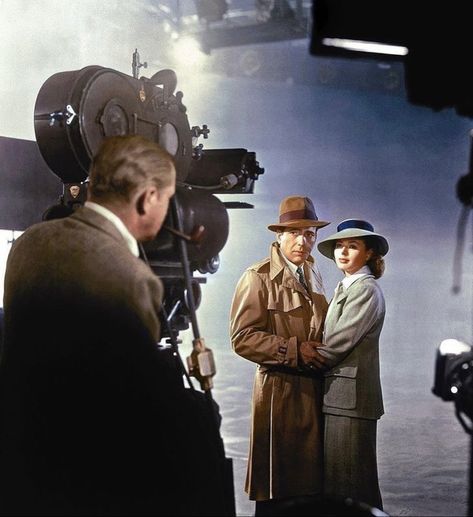 ✨️AnneTheHat🎩 on Twitter: "Casablanca ❤️… " Casablanca Movie, Casablanca 1942, Ingrid Bergman, Humphrey Bogart, The Best Films, Golden Age Of Hollywood, Second World, Classic Hollywood, Historical Photos