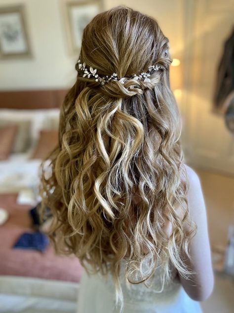 How to Choose the Right Half Up Half Down Wedding Hairstyle | Make Me Bridal Half Up Half Down Wedding Hair Hairpiece, Flower Girl Half Up Hairstyles, Flower Girl Hairstyles Half Up, Grad Hairstyles, Junior Bridesmaid Hair, Veil Updo, Prom 2k24, Bridal Hair Half Up Half Down, Communion Hair