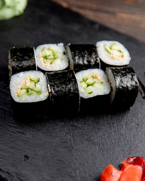 Japanese Food Menu, Cucumber Sushi Rolls, Japenese Food, Cucumber Sushi, Restaurant Fish, Sushi Recipes Homemade, Maki Roll, Sushi Menu, Sushi Sushi